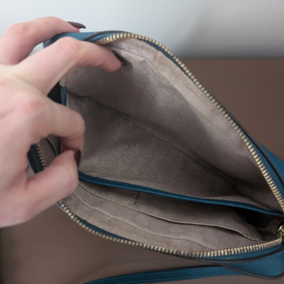 Michael Kors Jet Set Large Saffiano Leather Crossbody Bag - Picture 4 of 6